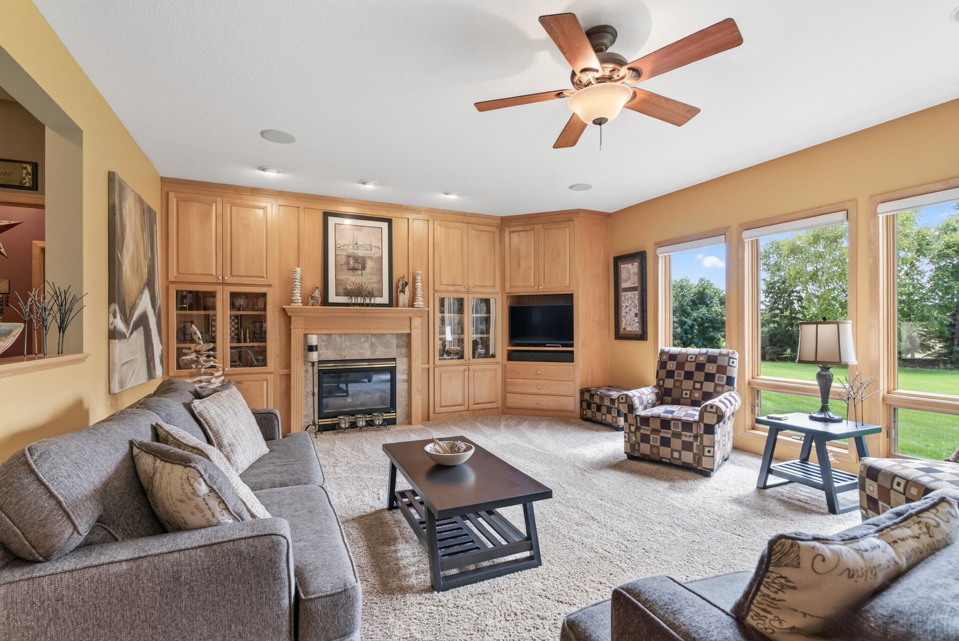  Elegant Fox Ridge Retreat with Exceptional Entertaining Spaces - 物件實景