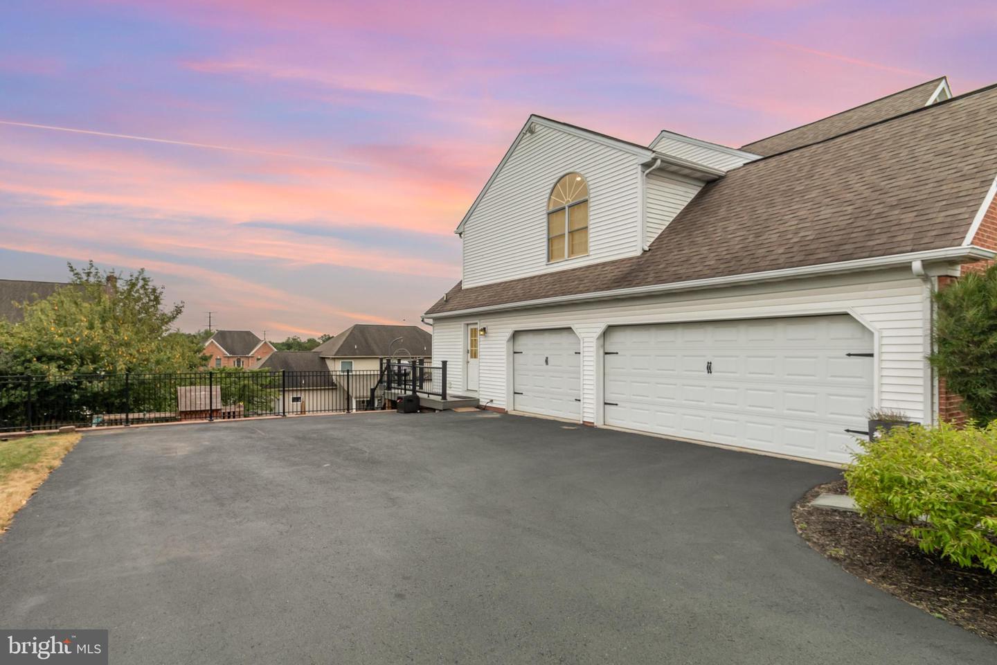 Mechanicsburg, Pennsylvania, 17050, United States, 5 Bedrooms Bedrooms, ,4 BathroomsBathrooms,Residential,For Sale,1926298