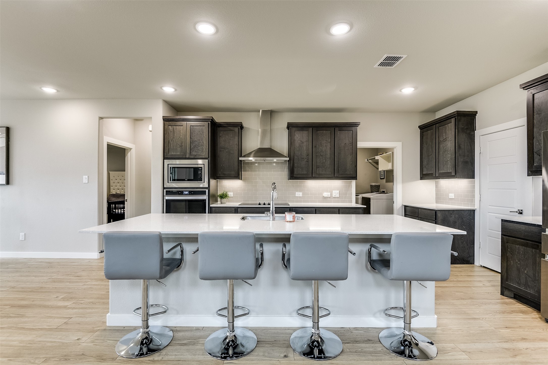 Waxahachie, Texas, 75165, United States, 4 Bedrooms Bedrooms, ,3 BathroomsBathrooms,Residential,For Sale,1925624