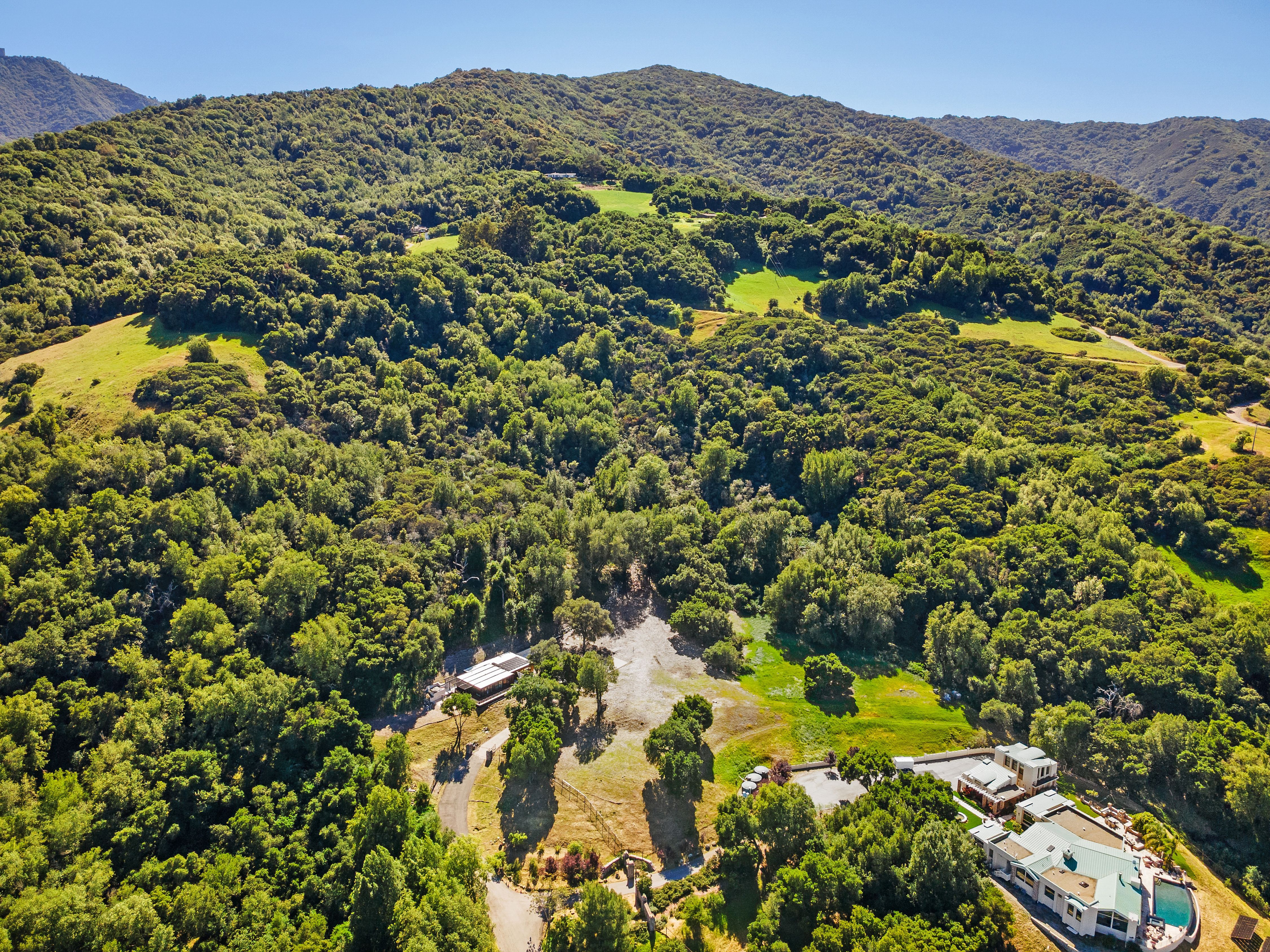  Modern Off-Grid Compound with Panoramic Valley Views - 物件實景