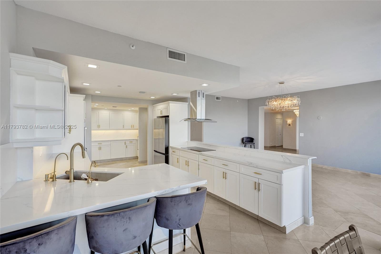 Aventura, Florida, 33180, United States, 5 Bedrooms Bedrooms, ,4 BathroomsBathrooms,Residential,For Sale,1794425