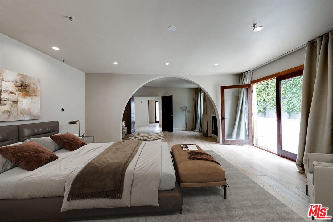 Beverly Hills, California, 90210, United States, 8 Bedrooms Bedrooms, ,3 BathroomsBathrooms,Residential,For Sale,1916732