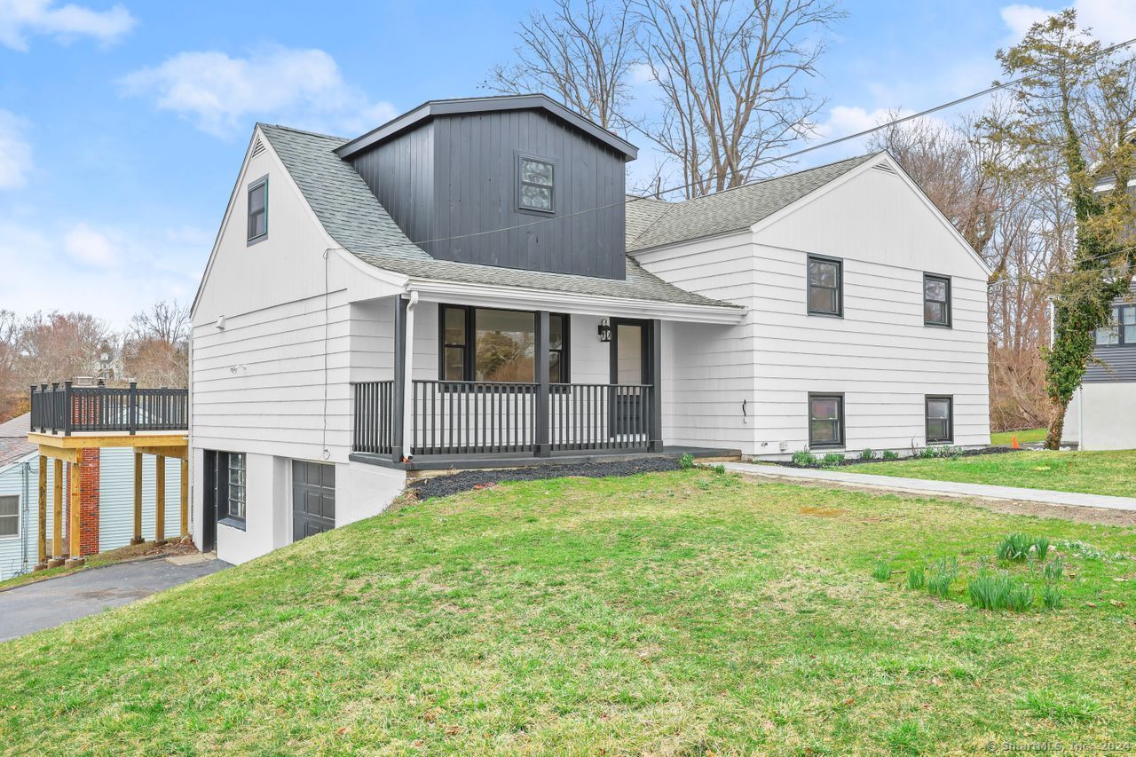 Milford, Connecticut, 06460, United States, 5 Bedrooms Bedrooms, ,3 BathroomsBathrooms,Residential,For Sale,1913239
