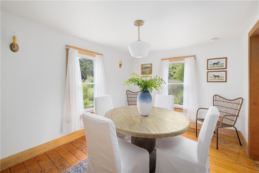 North Kingstown, Rhode Island, 02874, United States, 3 Bedrooms Bedrooms, ,2 BathroomsBathrooms,Residential,For Sale,1895355