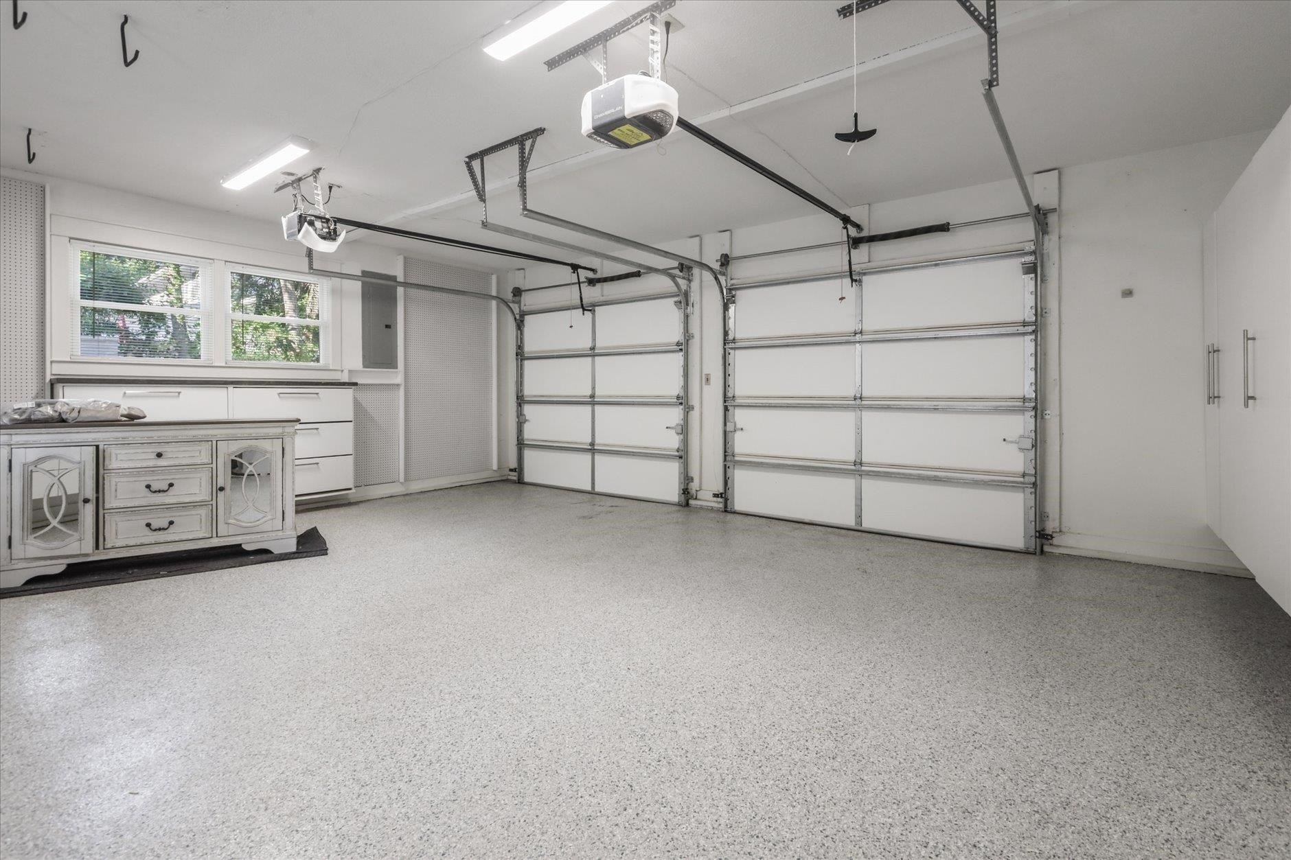 Tallahassee, Florida, 32308-0927, United States, 4 Bedrooms Bedrooms, ,3 BathroomsBathrooms,Residential,For Sale,1981532