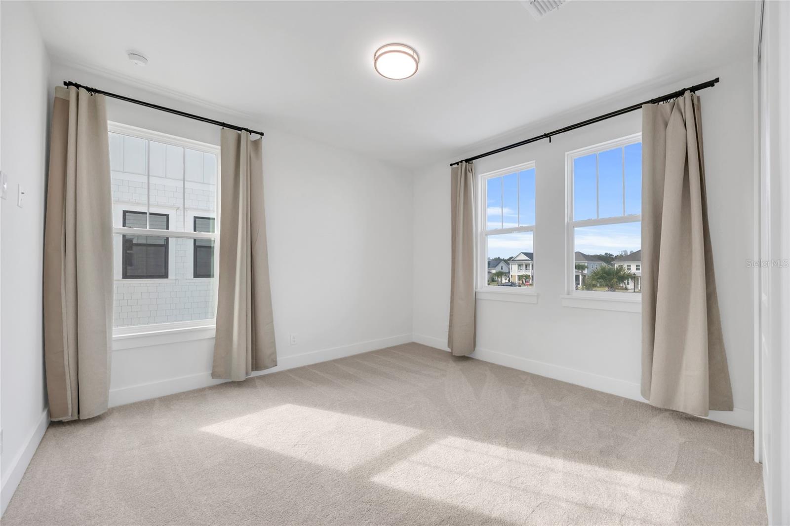 WINTER GARDEN, Florida, 34787, United States, 4 Bedrooms Bedrooms, ,4 BathroomsBathrooms,Residential,For Sale,2014519