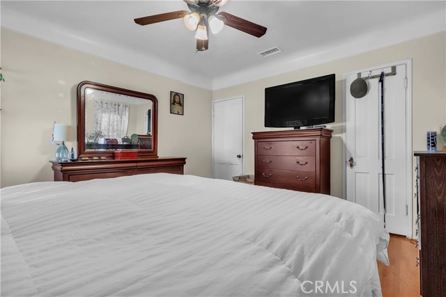 Huntington Park, California, 90255, United States, 4 Bedrooms Bedrooms, ,Residential,For Sale,1987109