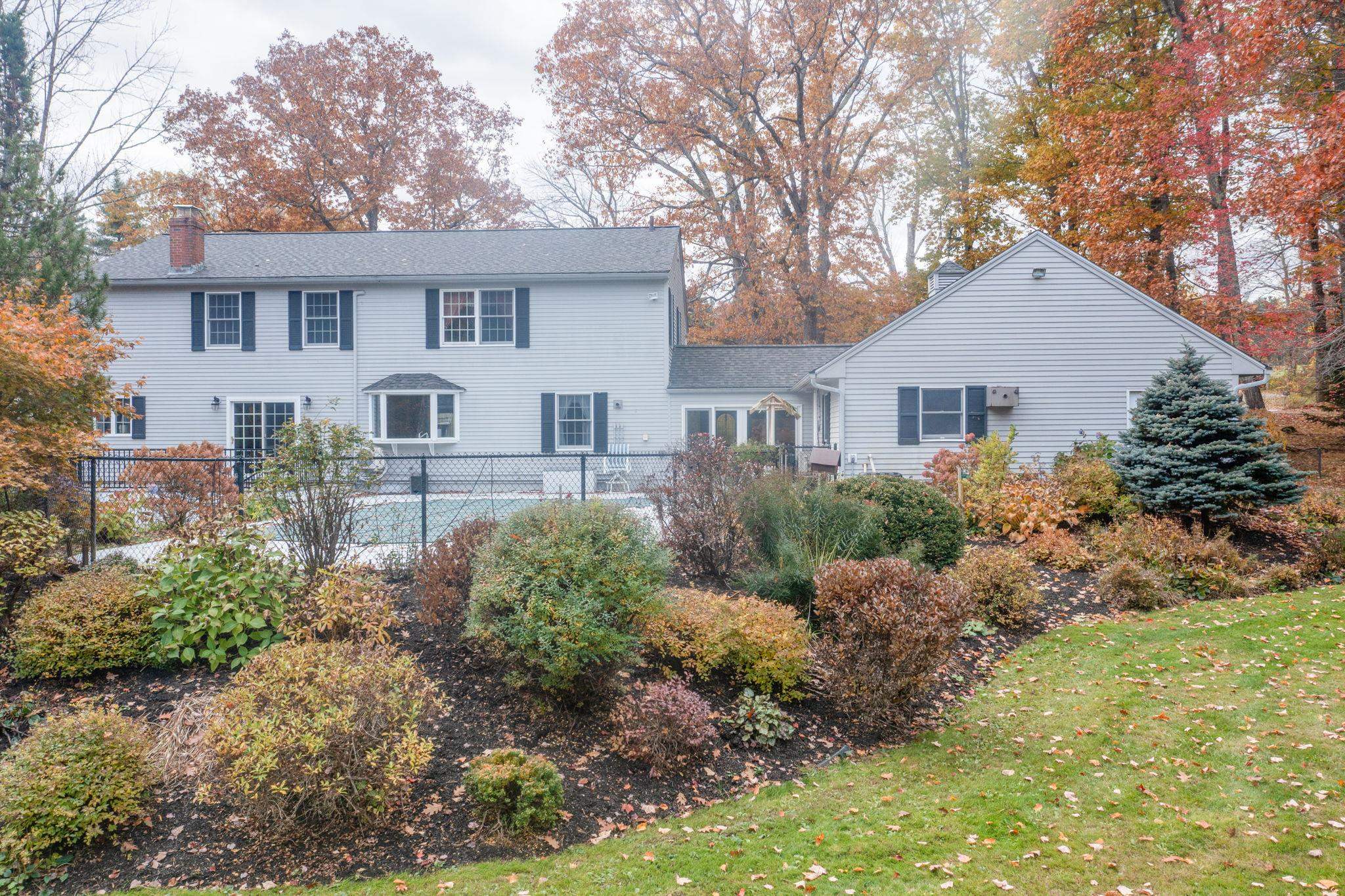 Rochester, New Hampshire, 03867, United States, 4 Bedrooms Bedrooms, ,1 BathroomBathrooms,Residential,For Sale,1985747