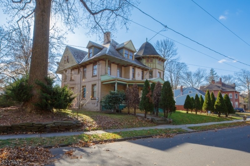 North Plainfield Boro, New Jersey, 07060-4601, United States, 5 Bedrooms Bedrooms, ,4 BathroomsBathrooms,Residential,For Sale,1935146