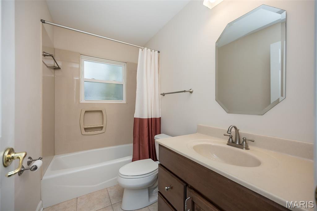 Chesterfield, Missouri, 63017, United States, 5 Bedrooms Bedrooms, ,4 BathroomsBathrooms,Residential,For Sale,2002009