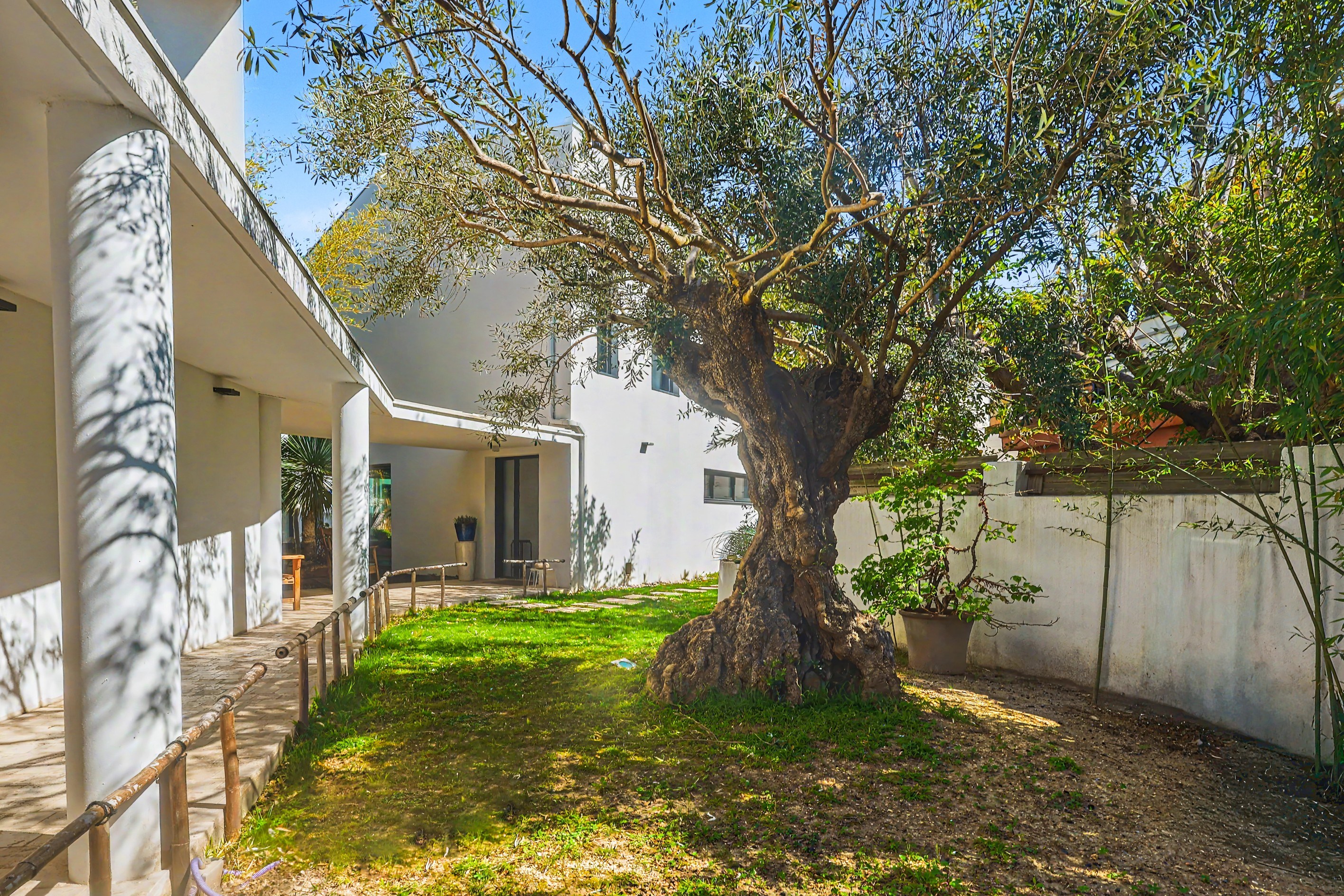  Aix-en-Provence — Contemporary House with Pool, Garden and Parking within Walki… - 物件實景