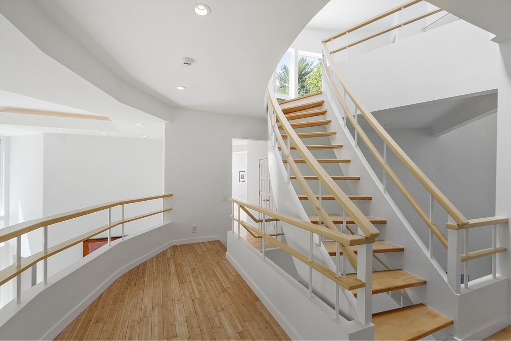 Carlisle, Massachusetts, 01741, United States, 4 Bedrooms Bedrooms, ,5 BathroomsBathrooms,Residential,For Sale,1874454