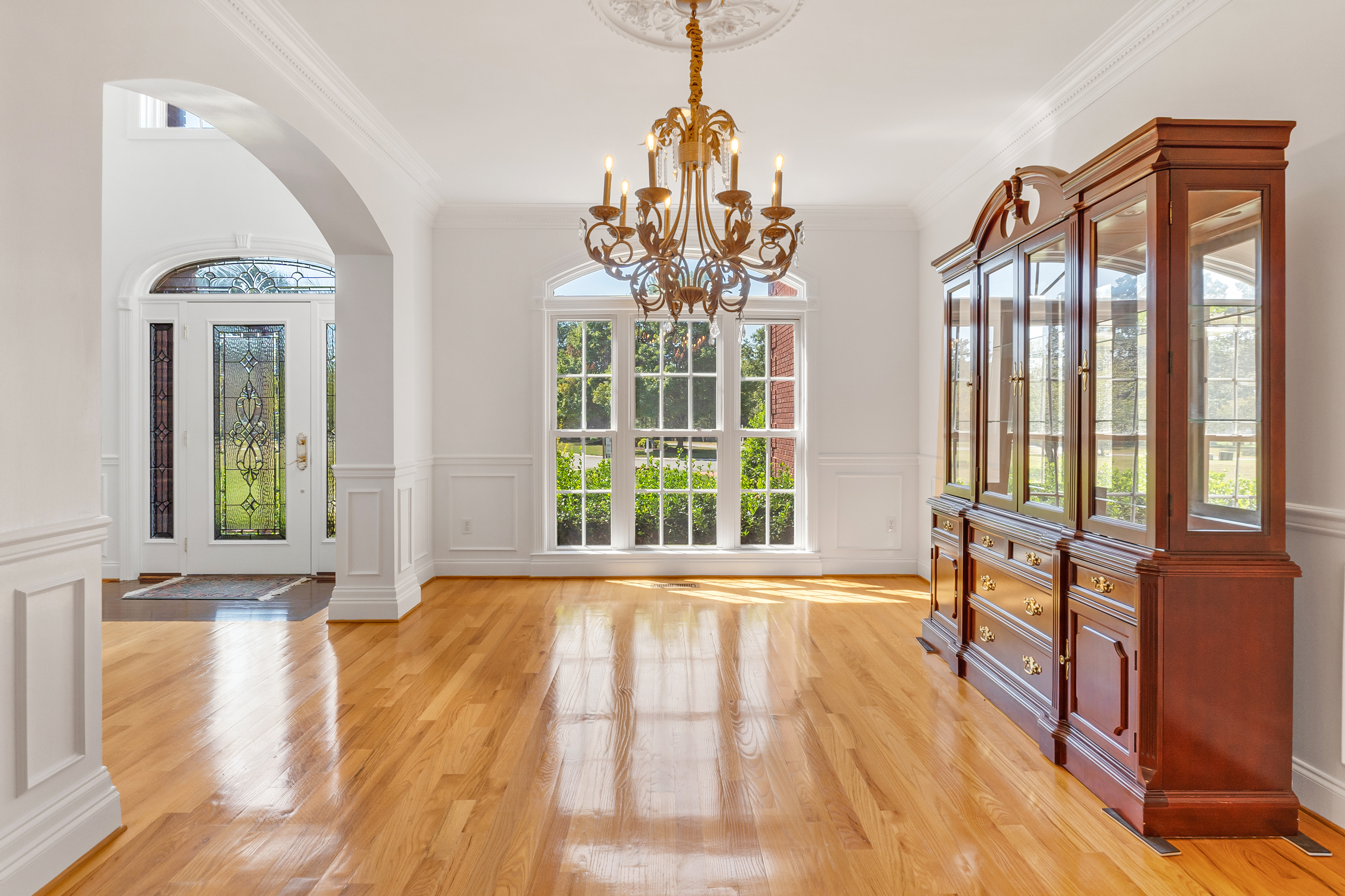 Tullahoma, Tennessee, 37388, United States, 6 Bedrooms Bedrooms, ,5 BathroomsBathrooms,Residential,For Sale,1851275