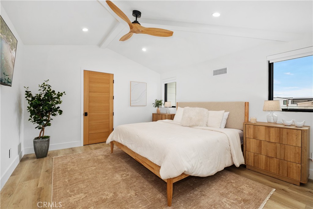 Newport Beach, California, 92663, United States, 5 Bedrooms Bedrooms, ,6 BathroomsBathrooms,Residential,For Sale,1993408