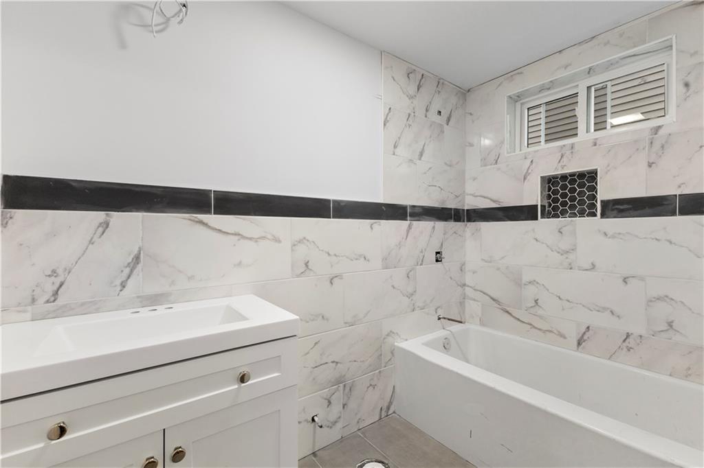 Providence, Rhode Island, 02907, United States, 6 Bedrooms Bedrooms, ,4 BathroomsBathrooms,Residential,For Sale,1924477