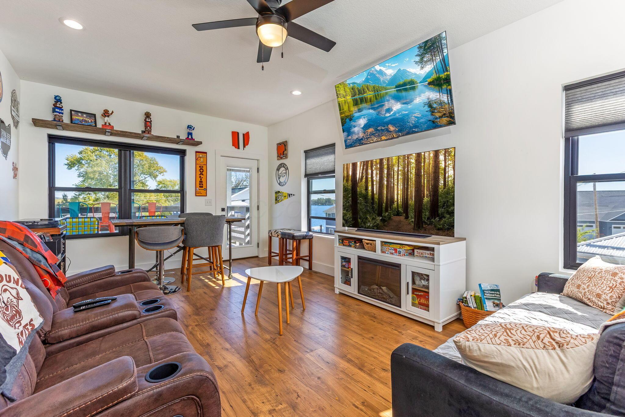 Buckeye Lake, Ohio, 43008, United States, 3 Bedrooms Bedrooms, ,3 BathroomsBathrooms,Residential,For Sale,1975089