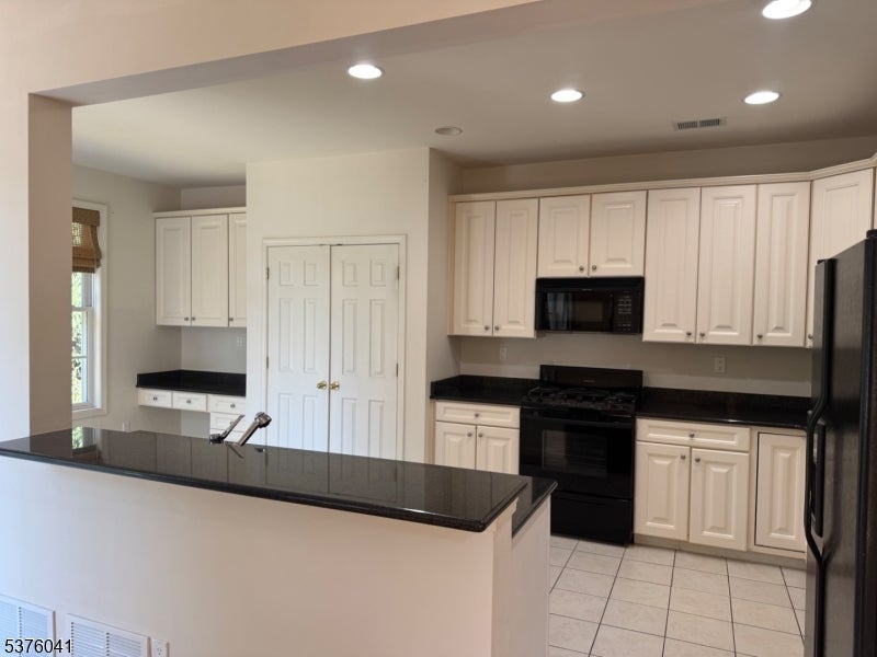 Wayne Twp., New Jersey, 07470, United States, 3 Bedrooms Bedrooms, ,3 BathroomsBathrooms,Residential,For Sale,1943649
