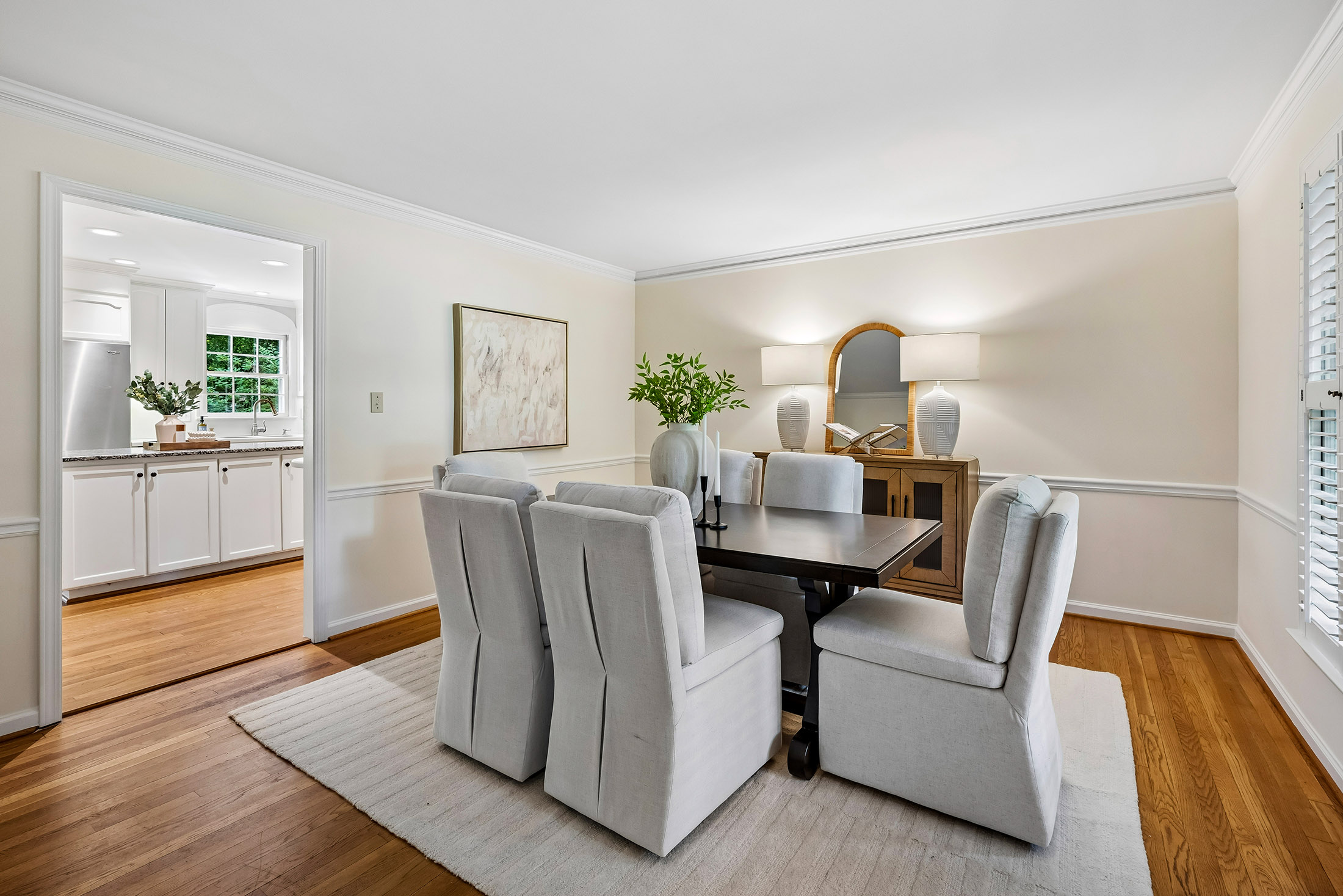  Timeless Character, Generous Living Spaces and a Quiet Cul-de-sac Location - 物件實景