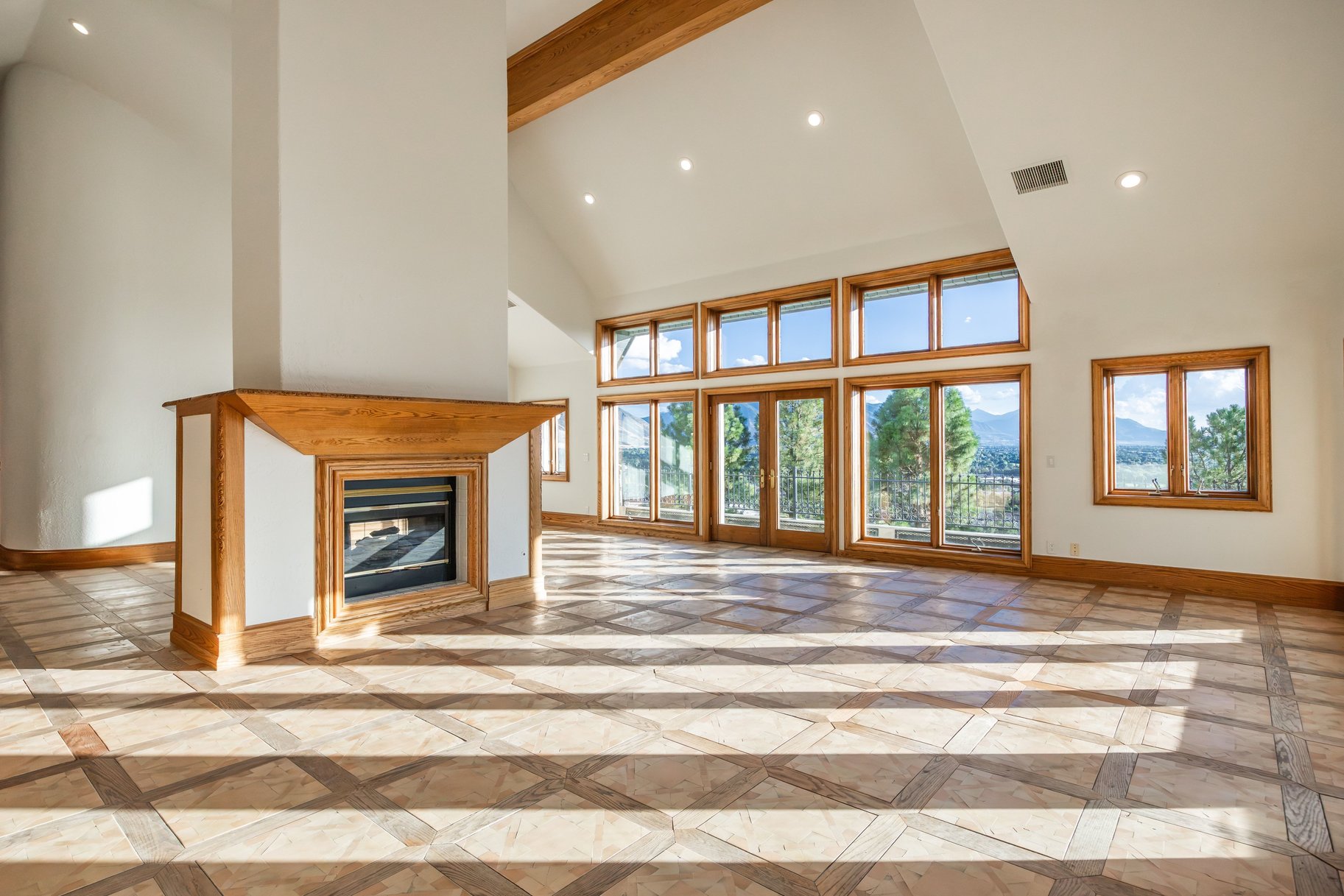  European Estate with Huge Views of the Valley - 物件實景