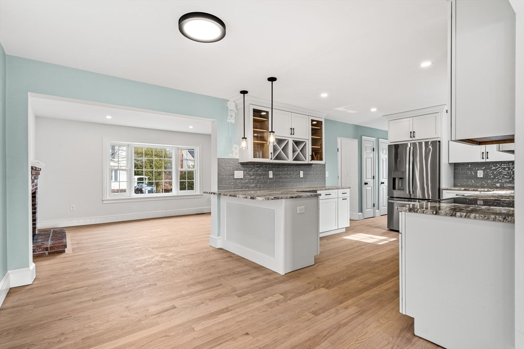 Boston, Massachusetts, 02132, United States, 3 Bedrooms Bedrooms, ,2 BathroomsBathrooms,Residential,For Sale,1898470