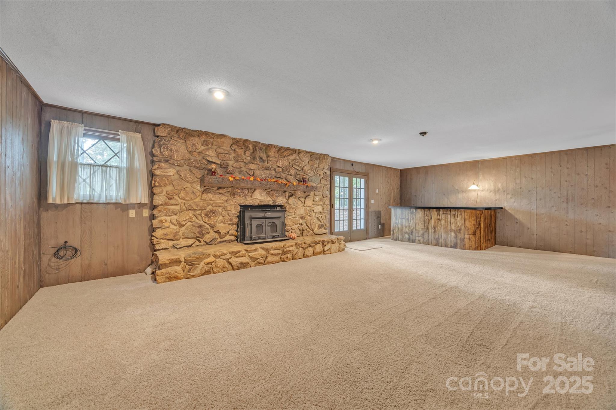 Hickory, North Carolina, 28601, United States, 5 Bedrooms Bedrooms, ,5 BathroomsBathrooms,Residential,For Sale,1941000