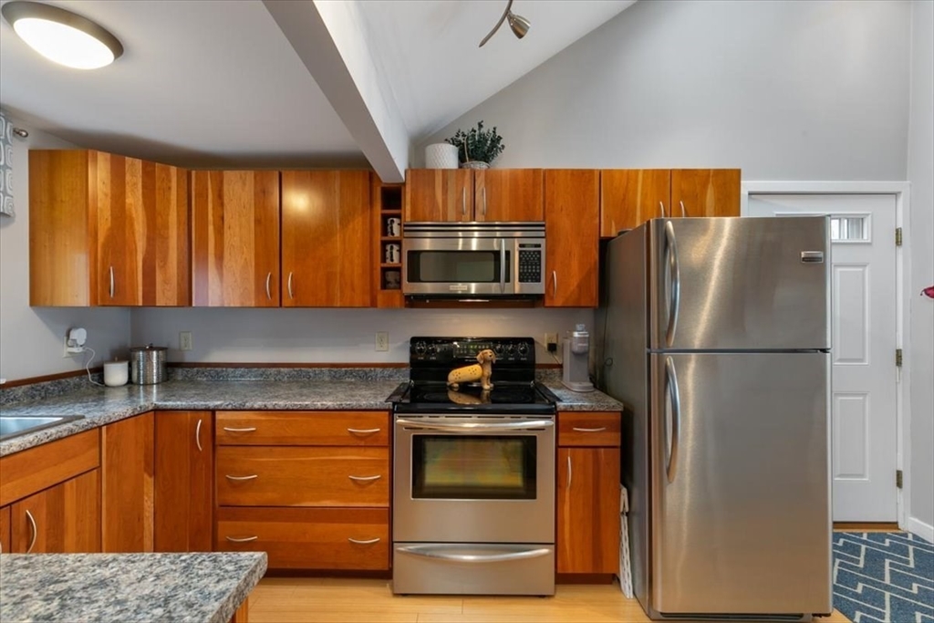 Kingston, New Hampshire, 03848, United States, 2 Bedrooms Bedrooms, ,2 BathroomsBathrooms,Residential,For Sale,1879269