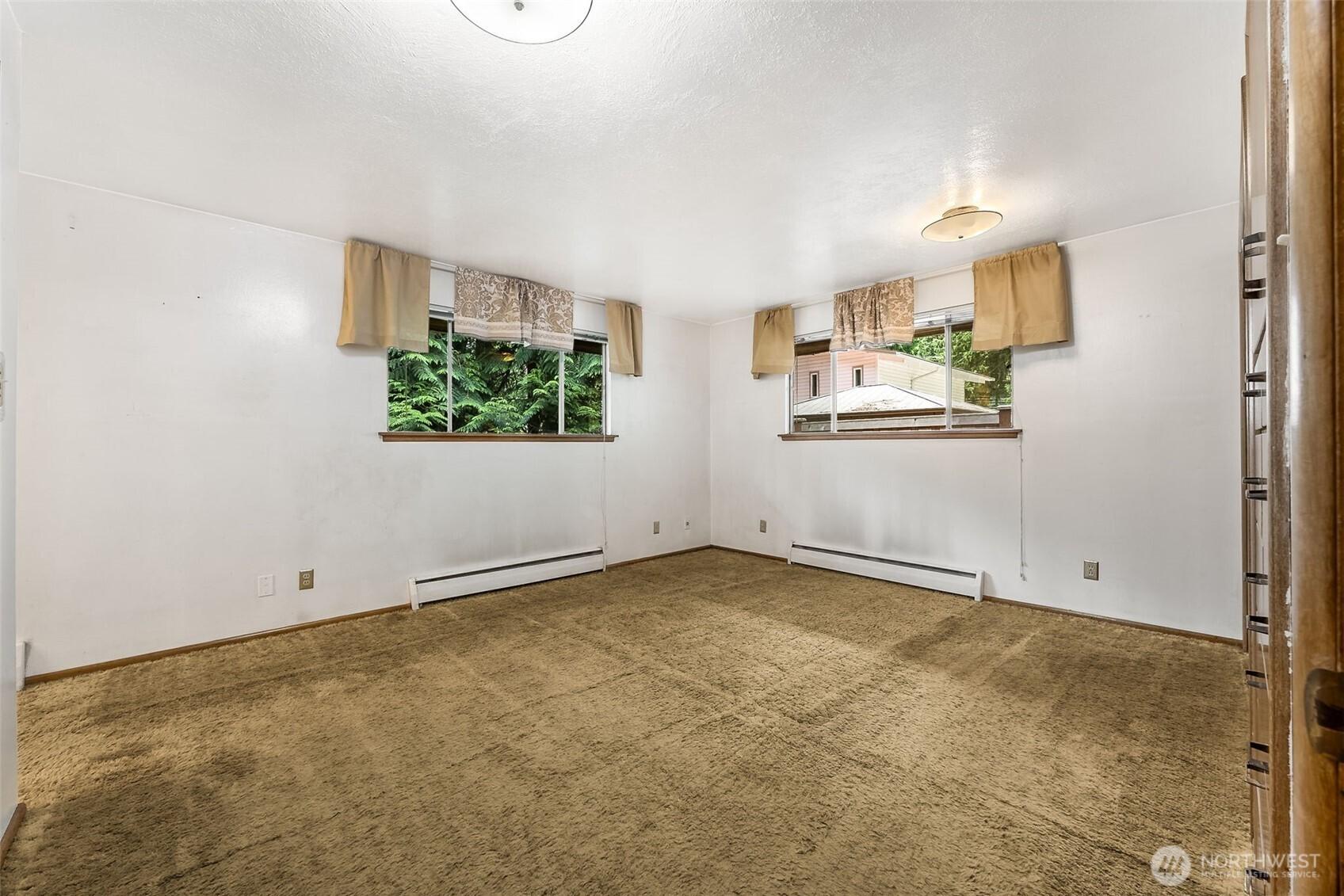 TACOMA, Washington, 98443, United States, 4 Bedrooms Bedrooms, ,3 BathroomsBathrooms,Residential,For Sale,1896165