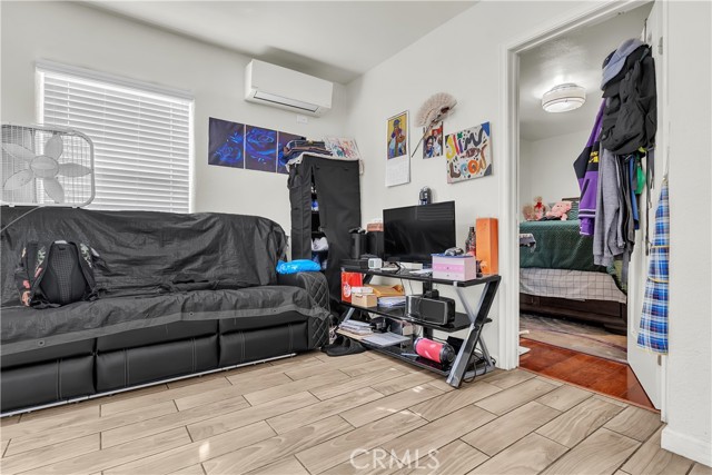 Los Angeles, California, 90003, United States, 4 Bedrooms Bedrooms, ,Residential,For Sale,1997740