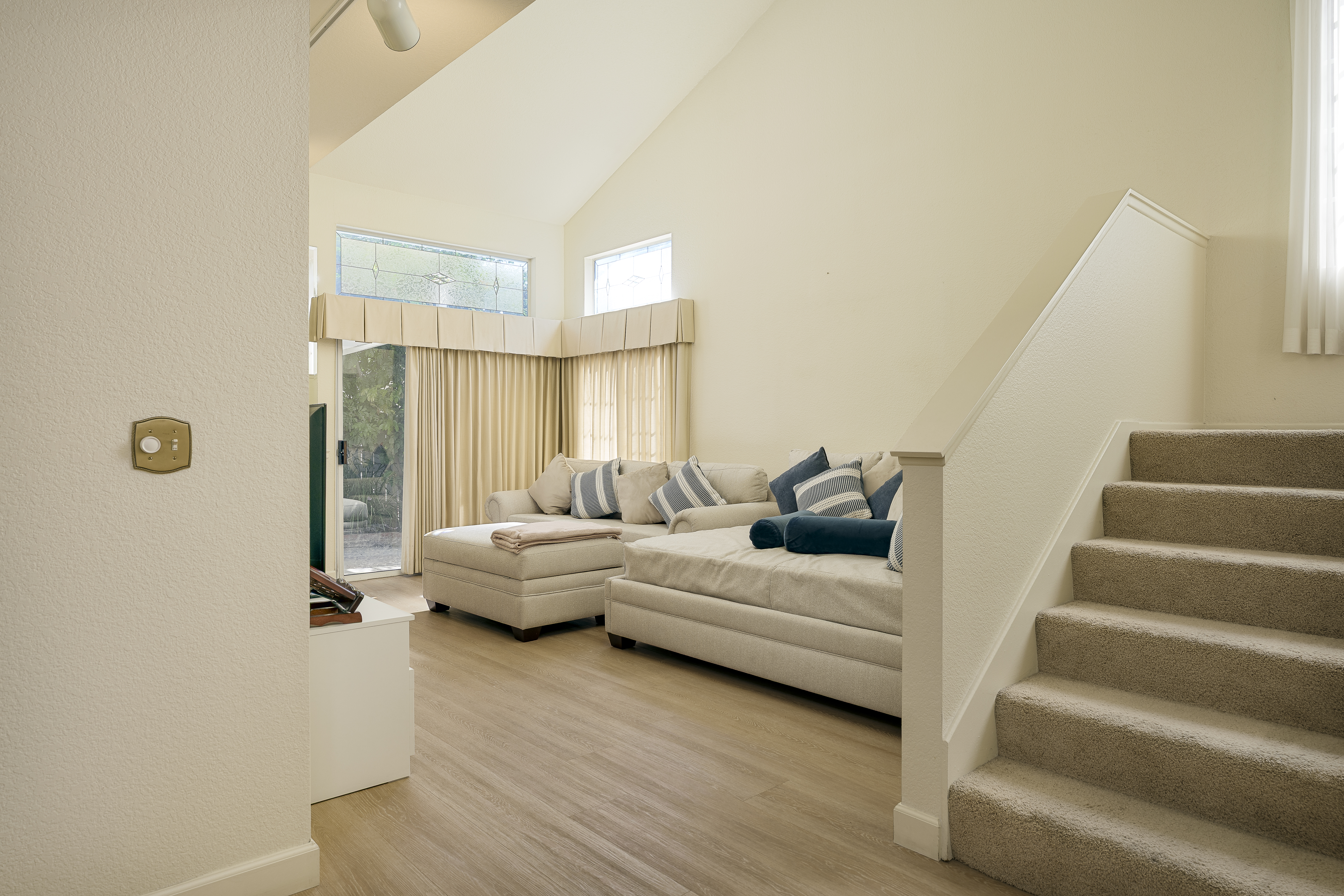  13576 Eucalyptus Street, Tustin, CA 92782 - 物件實景