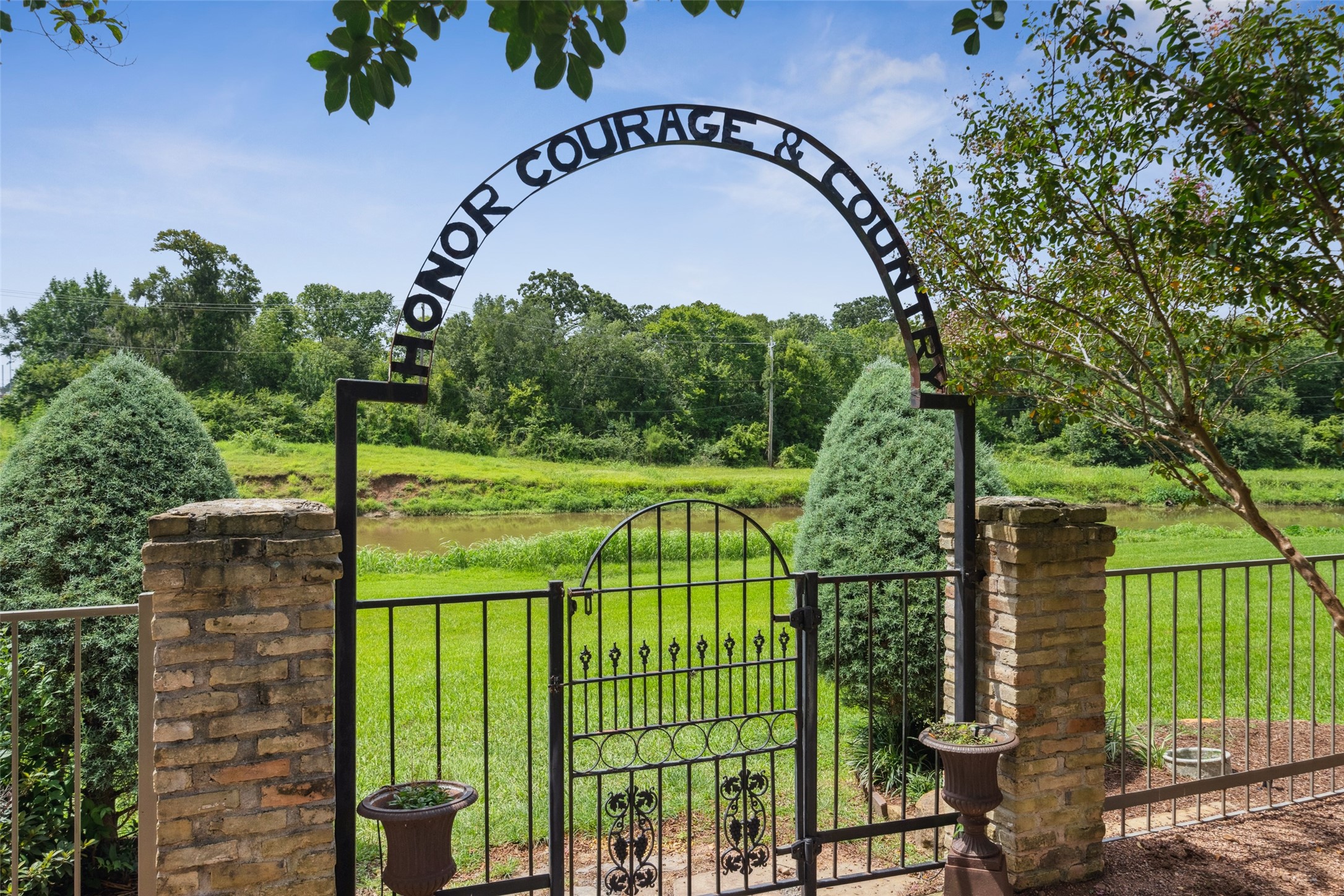  16310 Brook Forest Drive - 物件實景