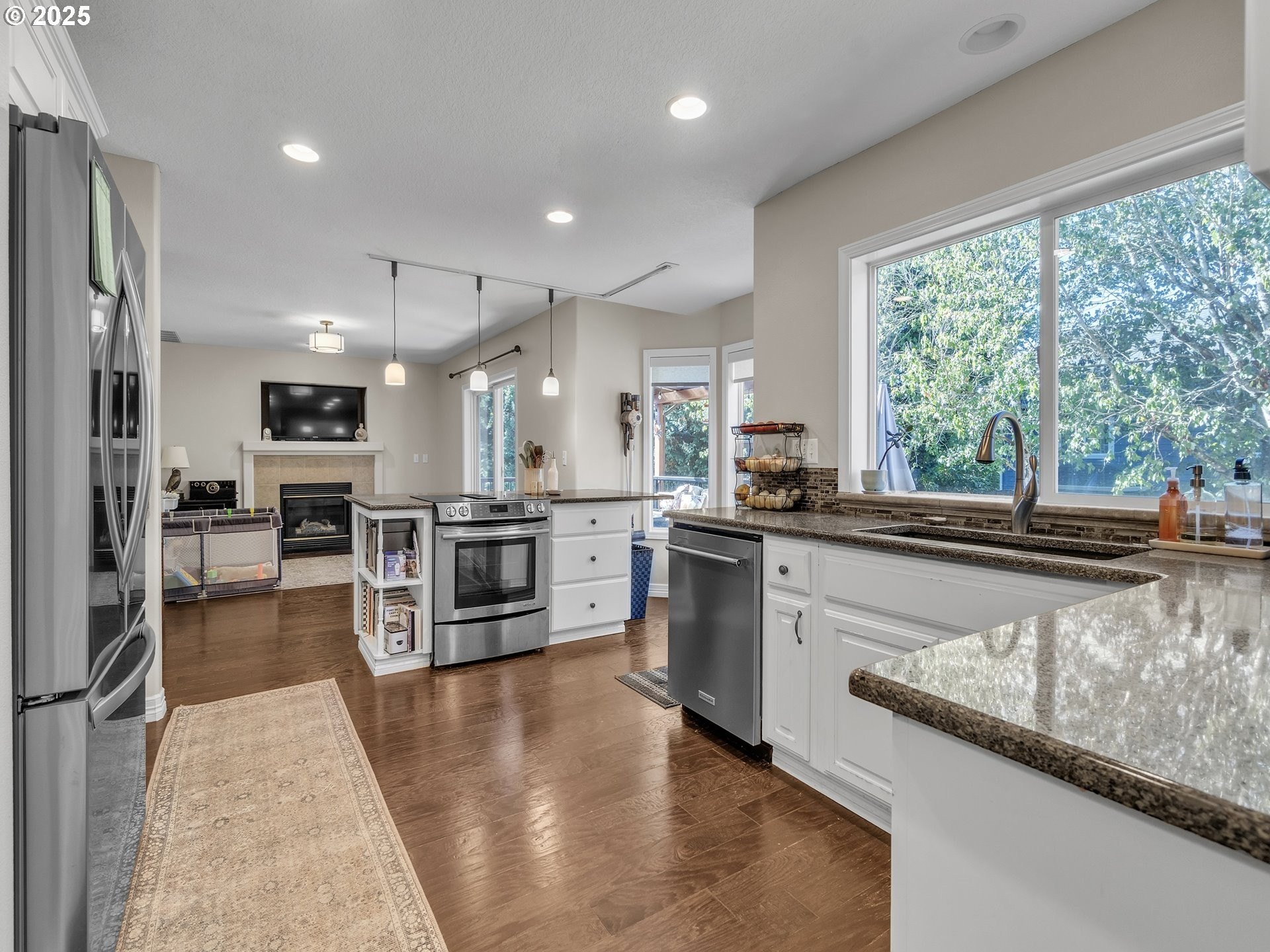 Newberg, Oregon, 97132, United States, 4 Bedrooms Bedrooms, ,3 BathroomsBathrooms,Residential,For Sale,1962580