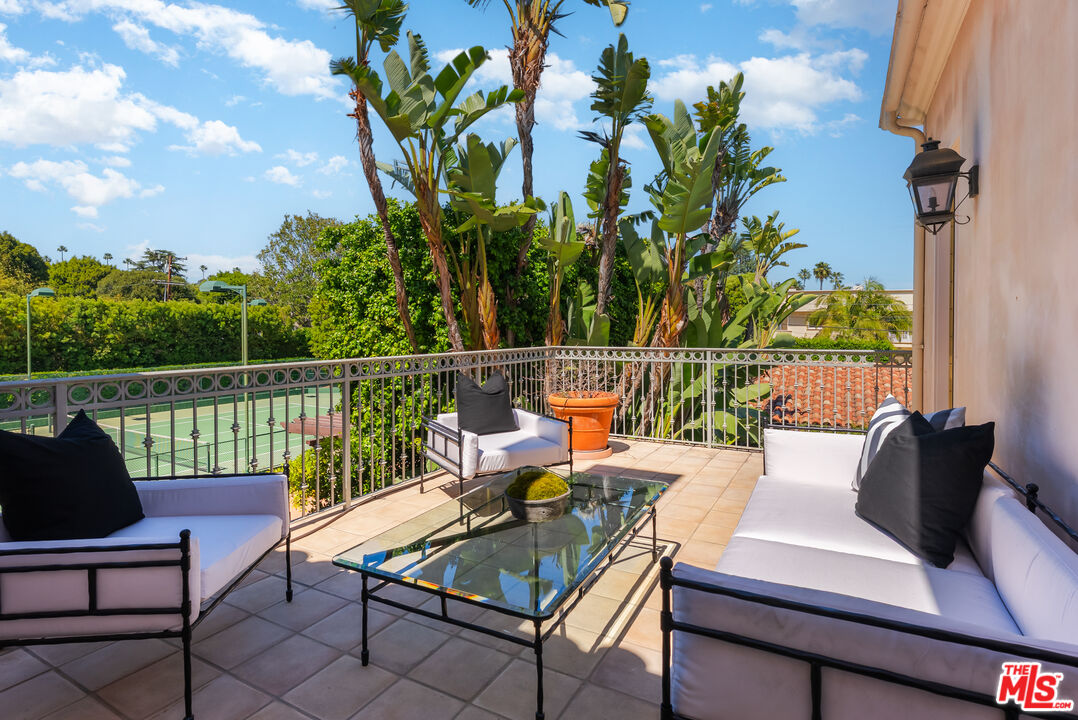 Beverly Hills, California, 90210, United States, 6 Bedrooms Bedrooms, ,8 BathroomsBathrooms,Residential,For Sale,1926509
