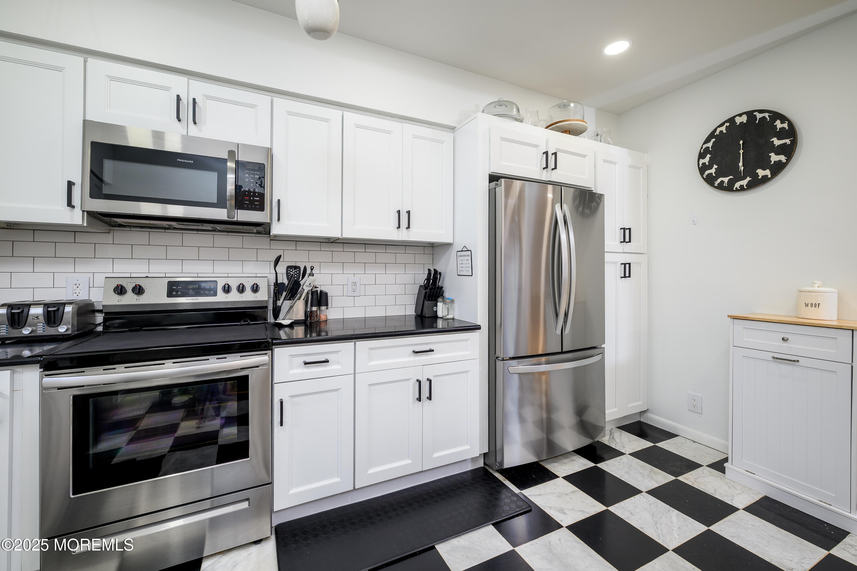 Red Bank, New Jersey, 07701, United States, 2 Bedrooms Bedrooms, ,3 BathroomsBathrooms,Residential,For Sale,1970602