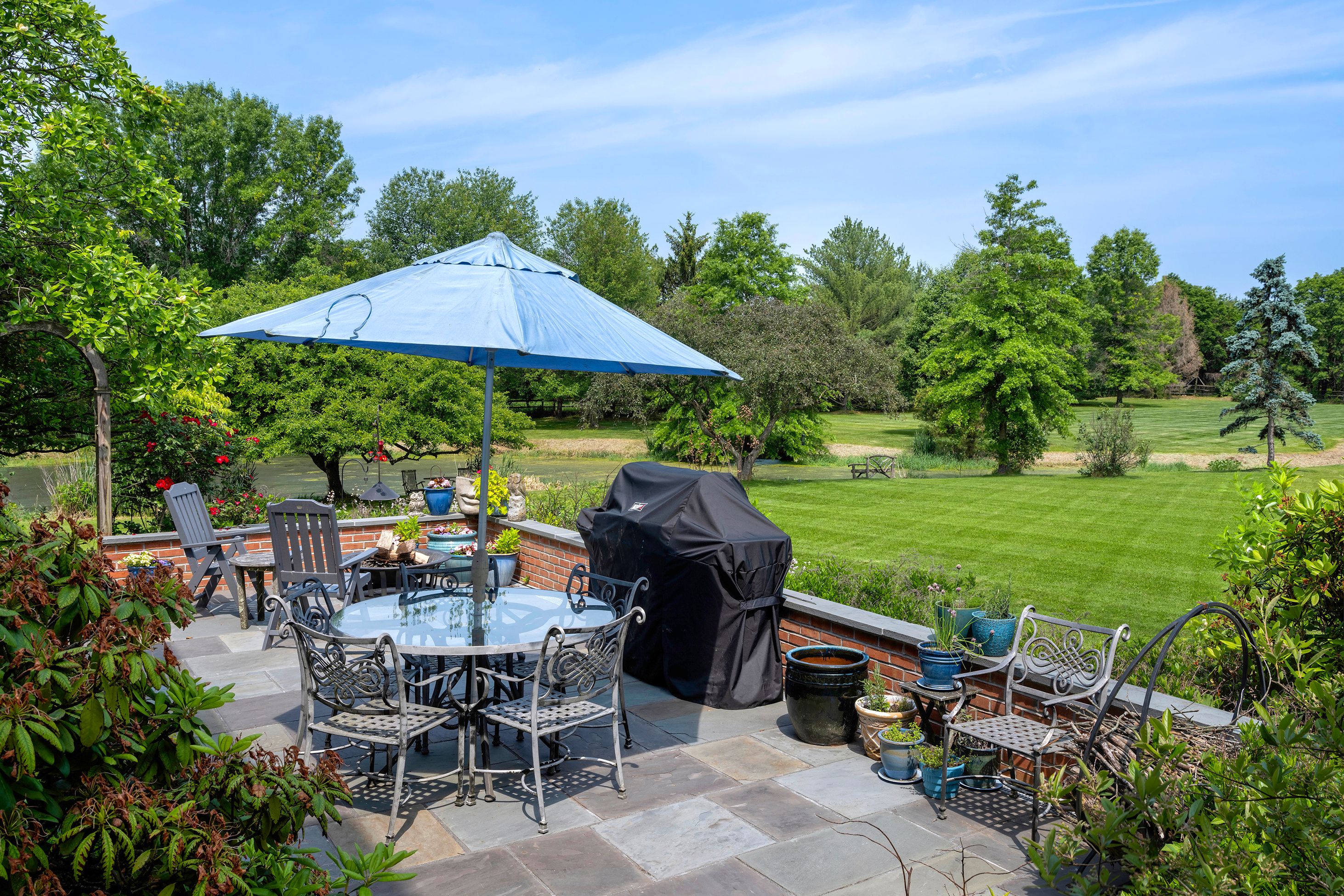  Gracefully Expanded Colonial Home on Picture-Perfect Grounds - 物件實景