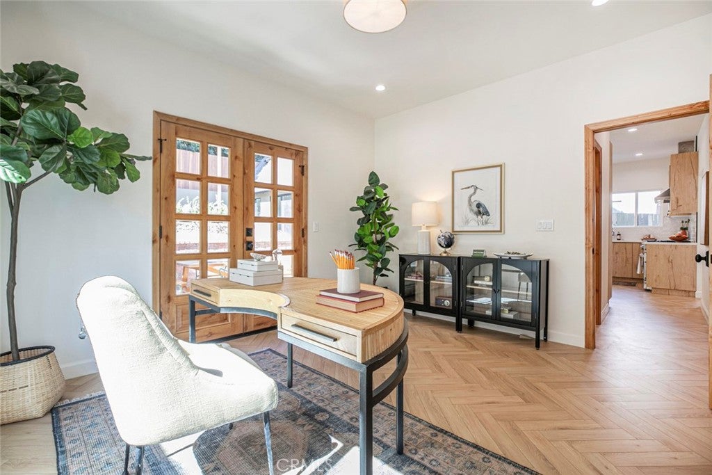 Los Angeles, California, 90027, United States, 4 Bedrooms Bedrooms, ,3 BathroomsBathrooms,Residential,For Sale,1942315