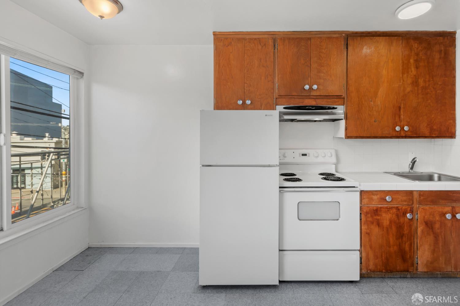 San Francisco, California, 94112, United States, 8 Bedrooms Bedrooms, ,Residential,For Sale,1999108