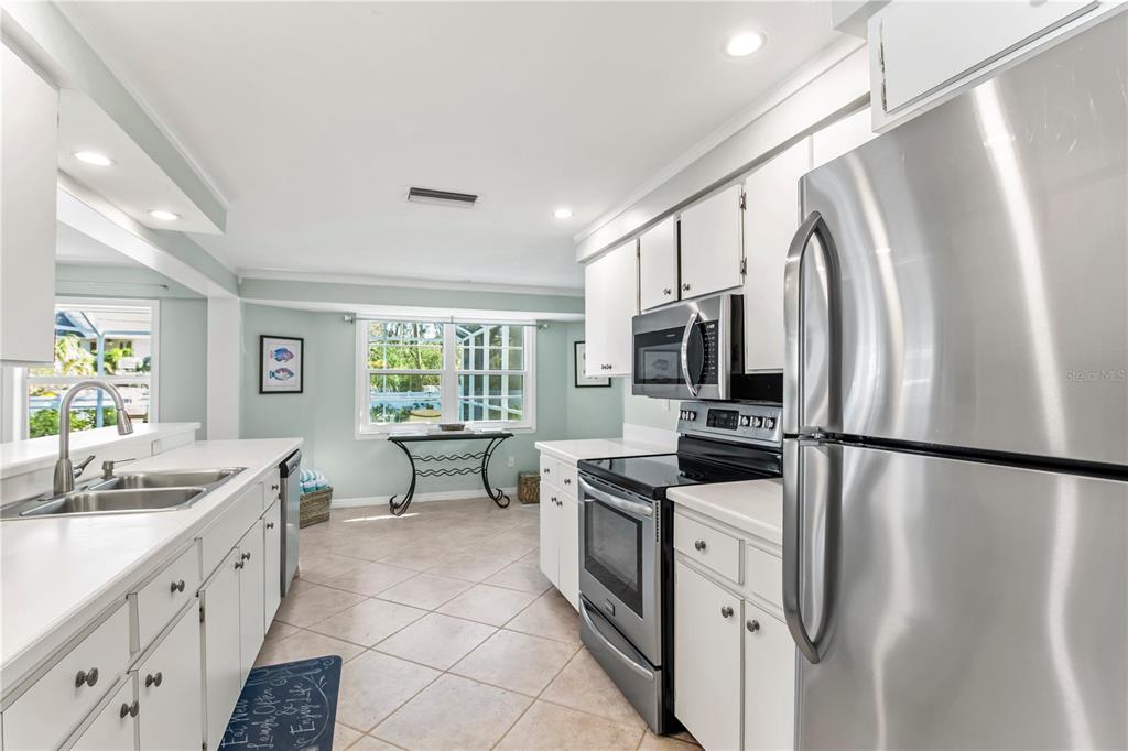 Sarasota, Florida, 34242, United States, 3 Bedrooms Bedrooms, ,2 BathroomsBathrooms,Residential,For Sale,1992857