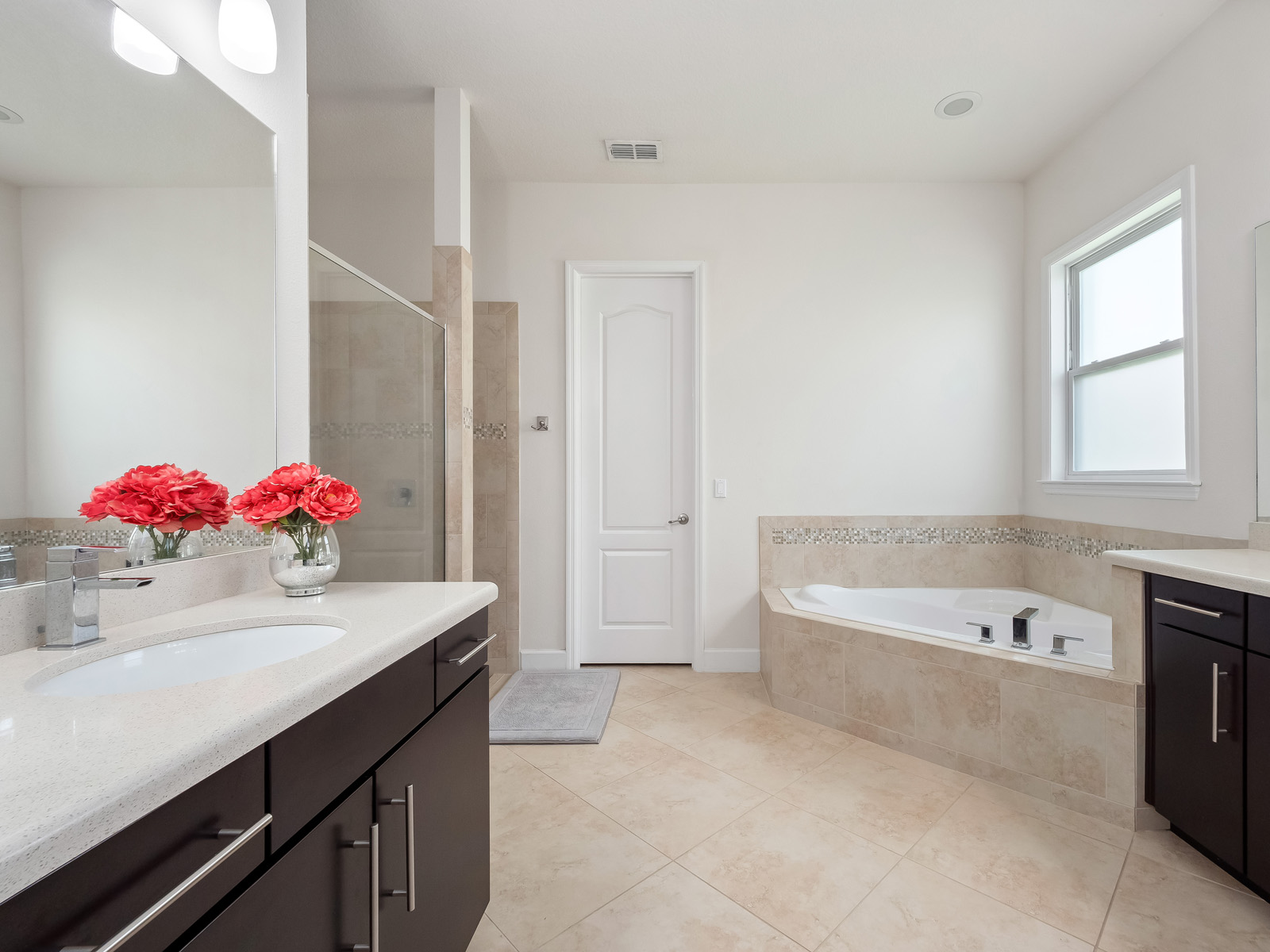 Winter Garden, Florida, 34787, United States, 5 Bedrooms Bedrooms, ,4 BathroomsBathrooms,Residential,For Sale,1980147