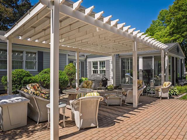 Dover, New Hampshire, 03820, United States, 3 Bedrooms Bedrooms, ,4 BathroomsBathrooms,Residential,For Sale,1926257