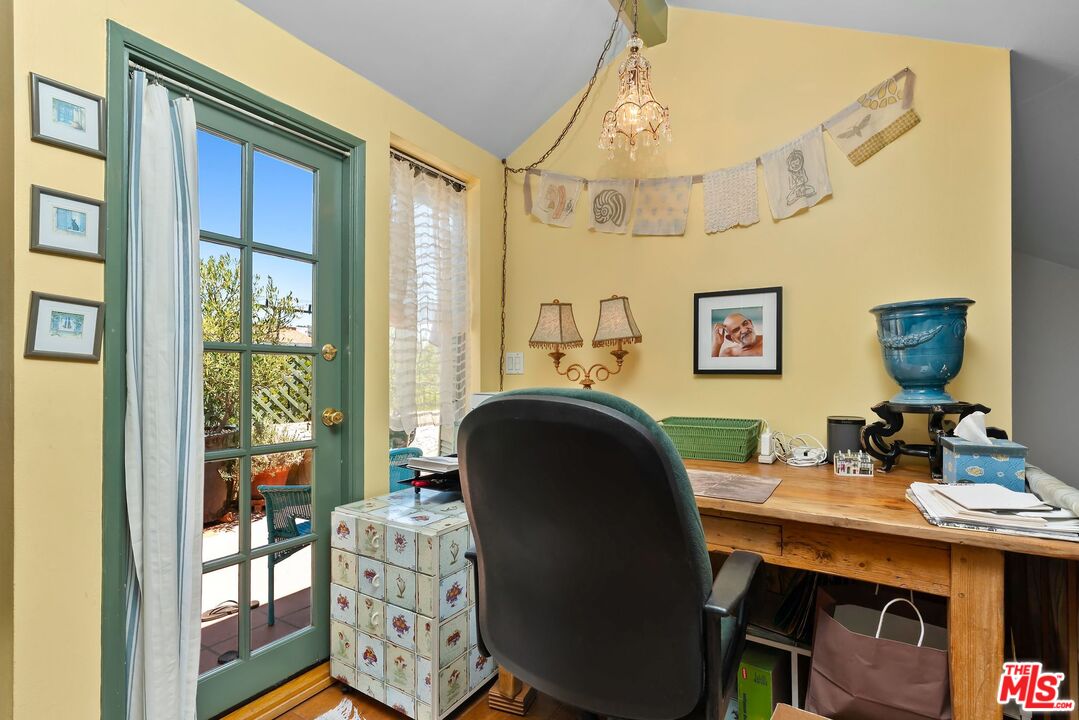 West Hollywood, California, 90069, United States, 2 Bedrooms Bedrooms, ,3 BathroomsBathrooms,Residential,For Sale,1896709