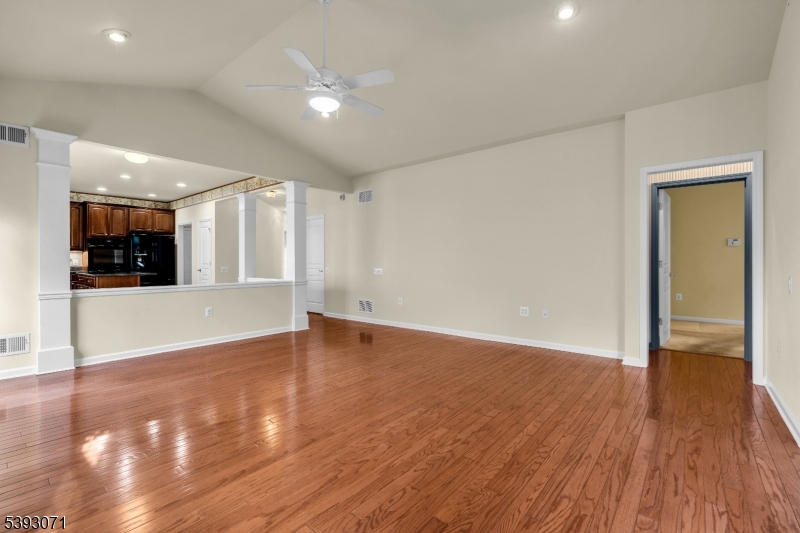 Franklin Twp., New Jersey, 08873, United States, 2 Bedrooms Bedrooms, ,3 BathroomsBathrooms,Residential,For Sale,1987602