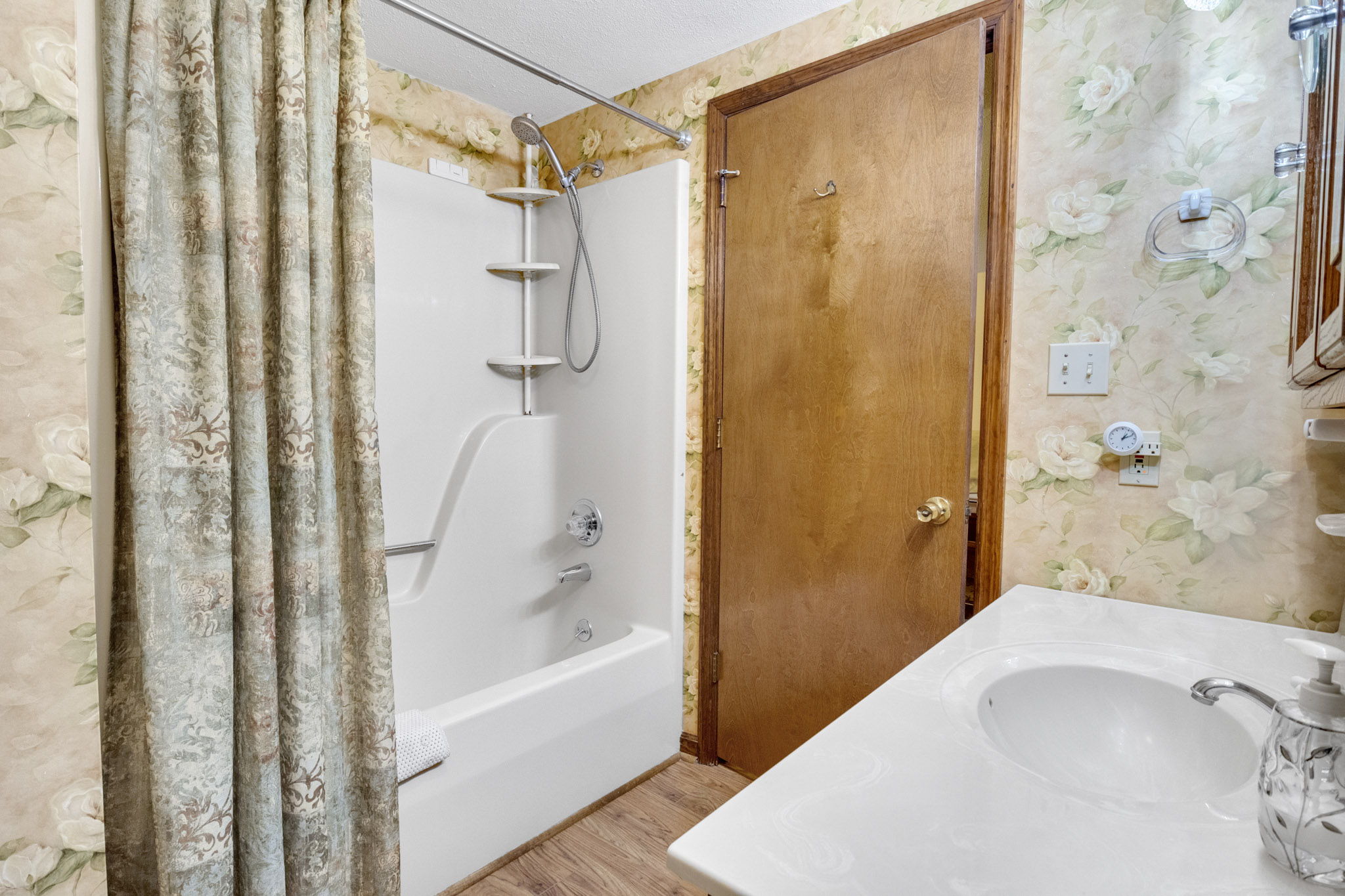 Sevierville, Tennessee, 37862, United States, 2 Bedrooms Bedrooms, ,3 BathroomsBathrooms,Residential,For Sale,1977968