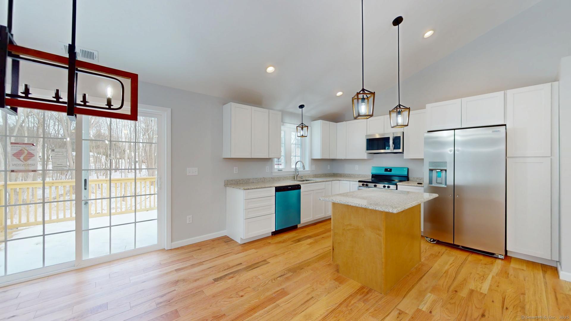 Enfield, Connecticut, 06082, United States, 3 Bedrooms Bedrooms, ,3 BathroomsBathrooms,Residential,For Sale,1919509