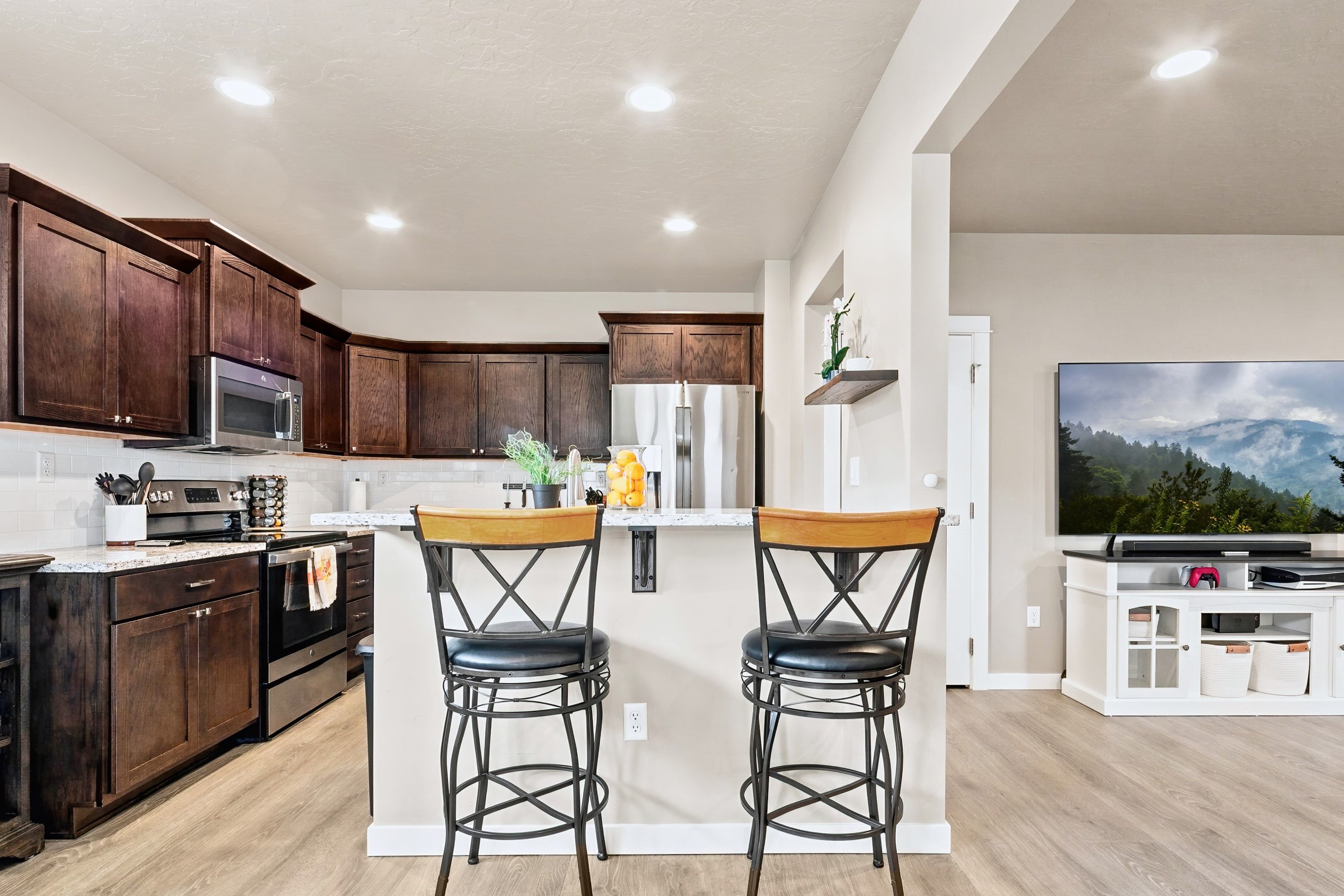  Modern Craftsman Offering Main-Level Primary & RV Parking - 物件實景