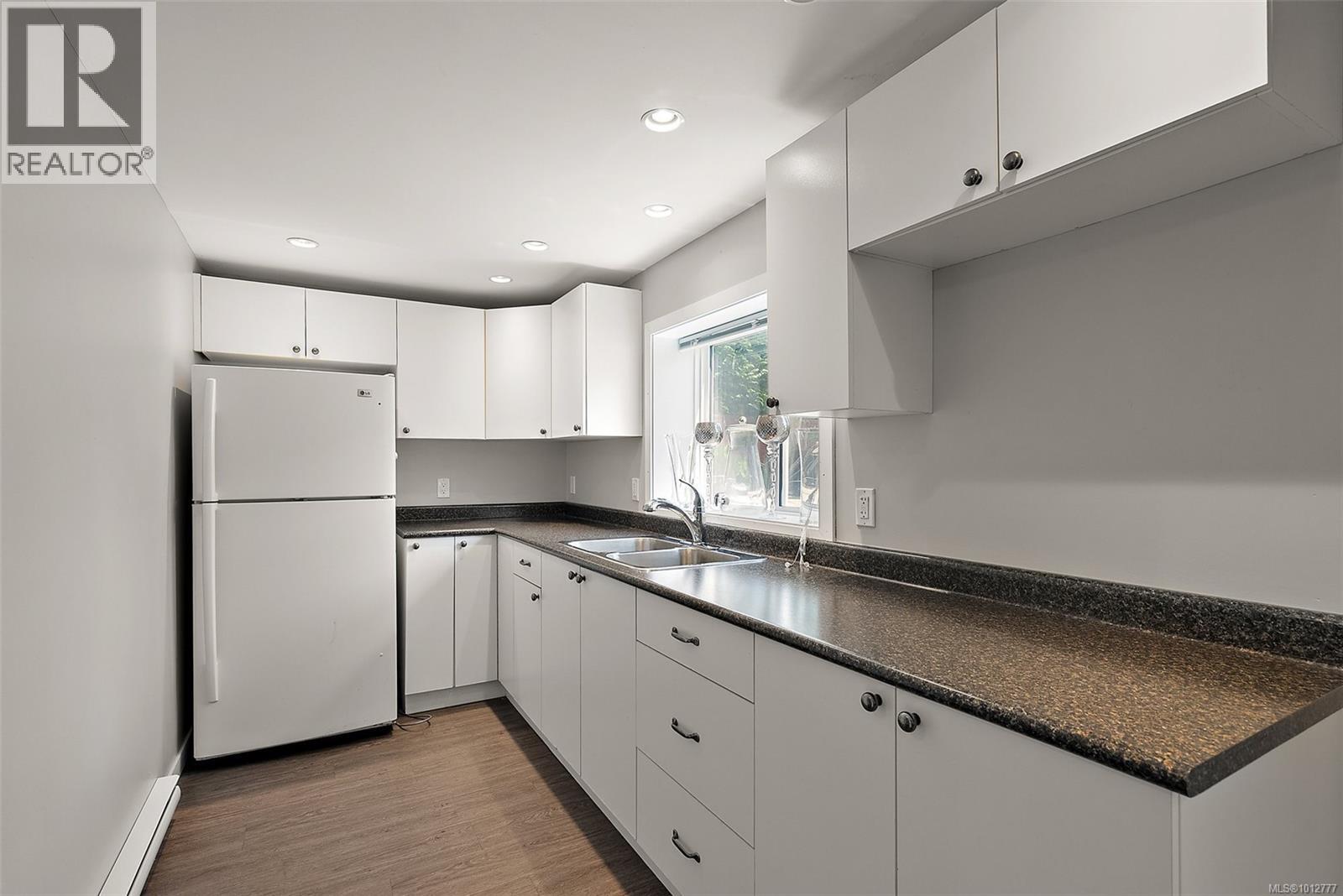 VIEW ROYAL, British Columbia, V9B 6N7, CA, 5 Bedrooms Bedrooms, ,3 BathroomsBathrooms,Residential,For Sale,1951757