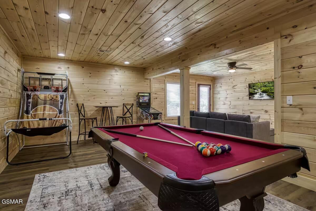 Sevierville, Tennessee, 37862, United States, 3 Bedrooms Bedrooms, ,4 BathroomsBathrooms,Residential,For Sale,1976735