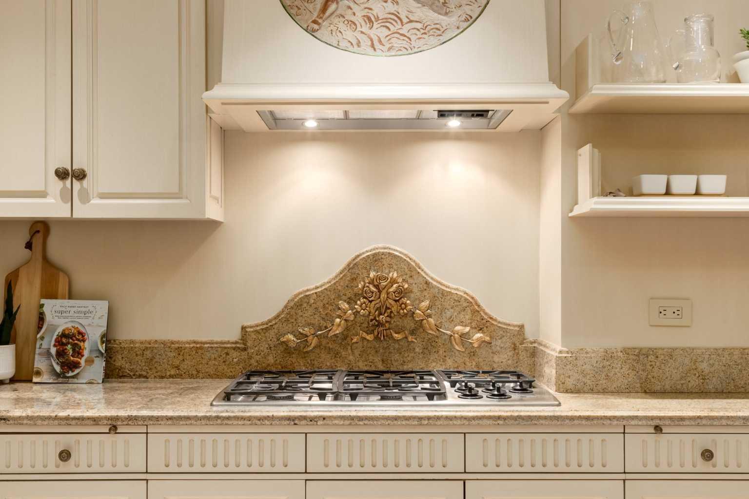 CALGARY, Alberta, T2P 5J9, CA, 2 Bedrooms Bedrooms, ,6 BathroomsBathrooms,Residential,For Sale,1987671