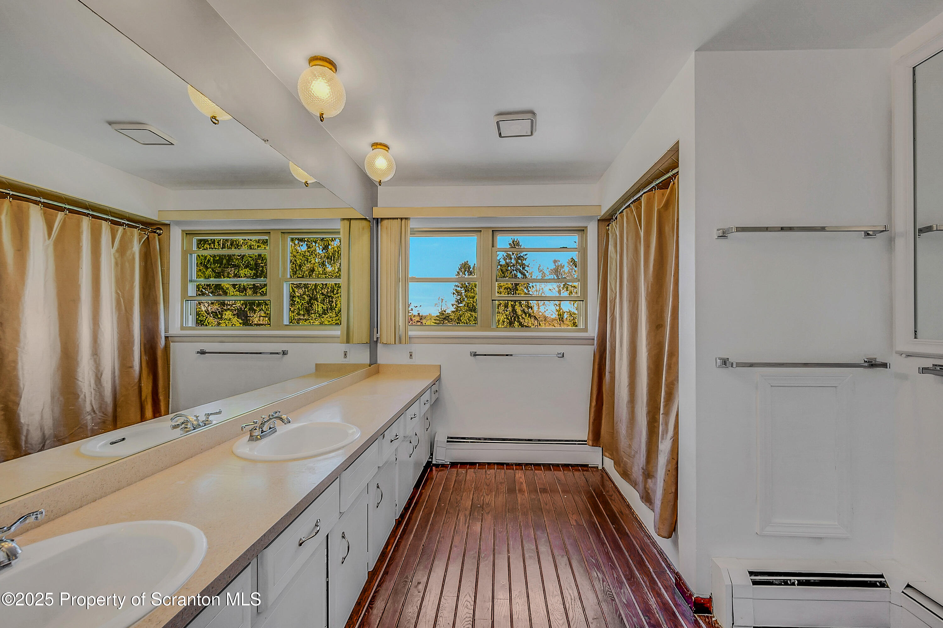 Clarks Summit, Pennsylvania, 18411, United States, 5 Bedrooms Bedrooms, ,4 BathroomsBathrooms,Residential,For Sale,1971485