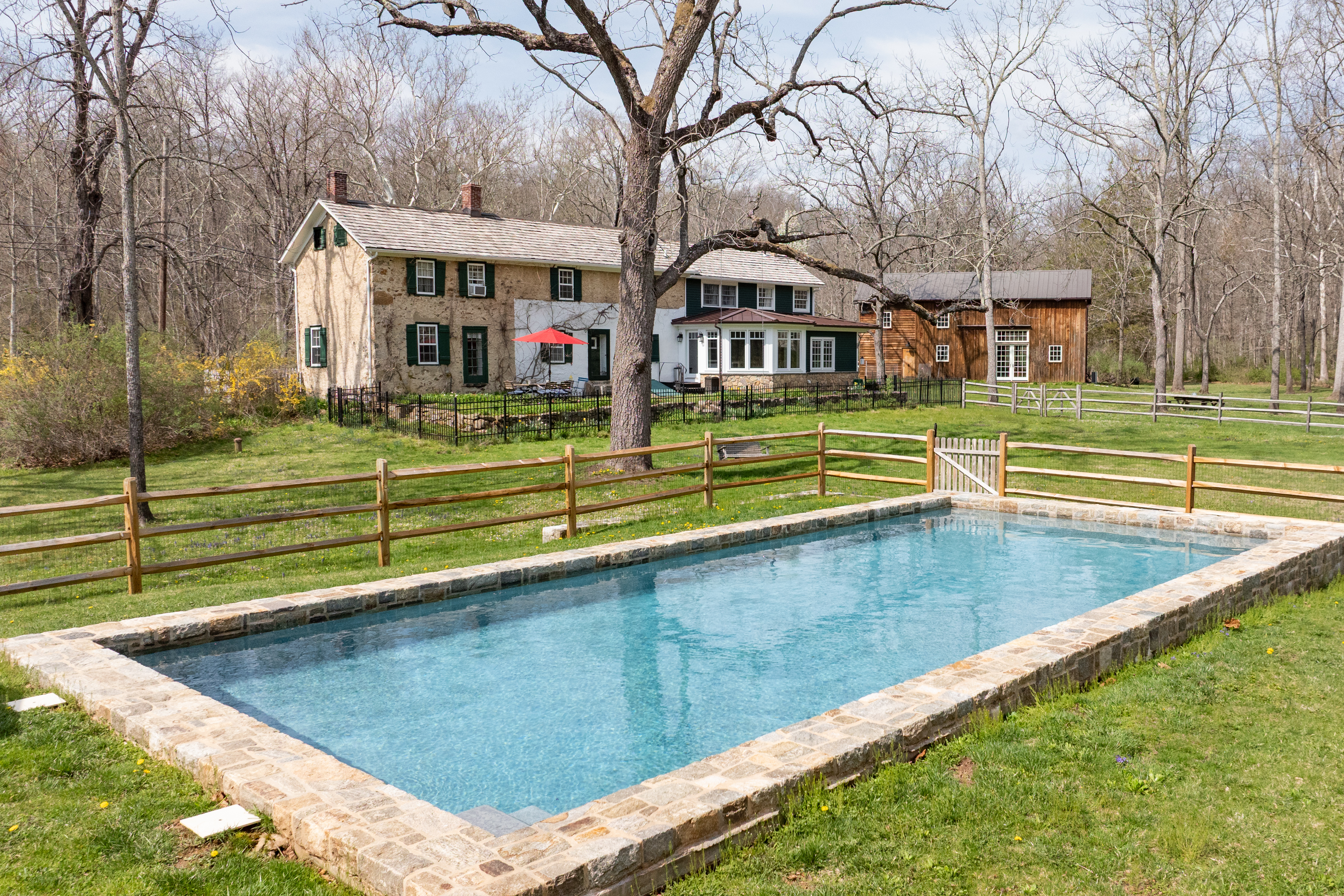  Exceptional Antique Estate Offers Two Distinct Properties on One Property - 物件實景