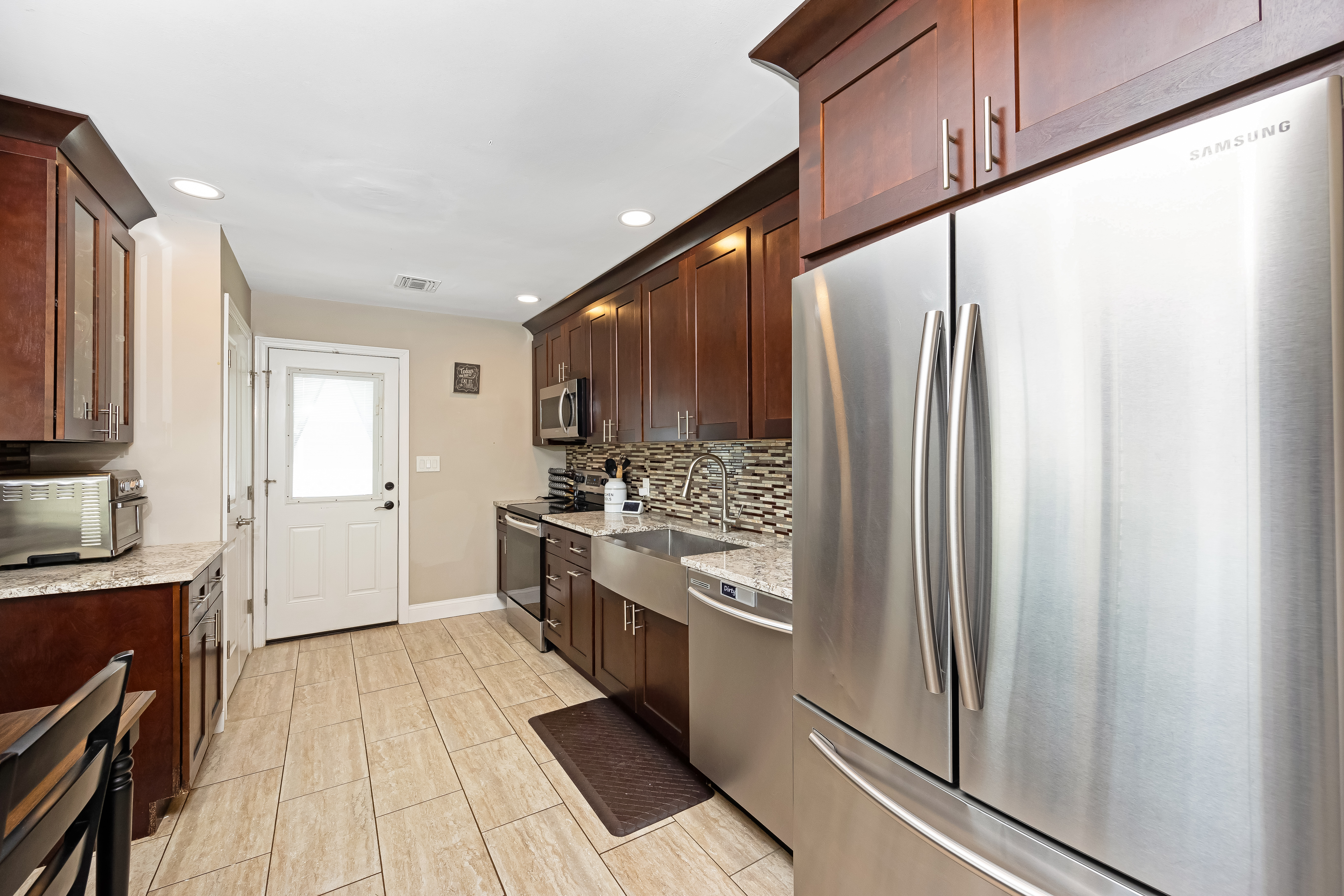 Deer Park, New York, 11729, United States, 3 Bedrooms Bedrooms, ,2 BathroomsBathrooms,Residential,For Sale,1915383